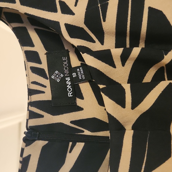 Casual dress - Picture 2 of 3